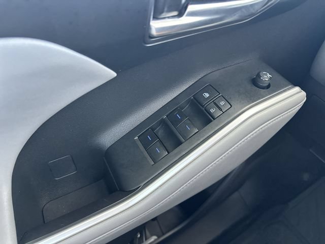Used 2022 Toyota Highlander XLE FWD image 14