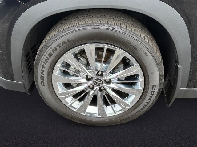 Used 2025 Toyota Grand Highlander AWD image 10