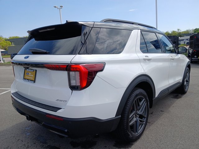 Certified 2025 Ford Explorer ST-Line w/ Premium Package AWD/4WD image 4