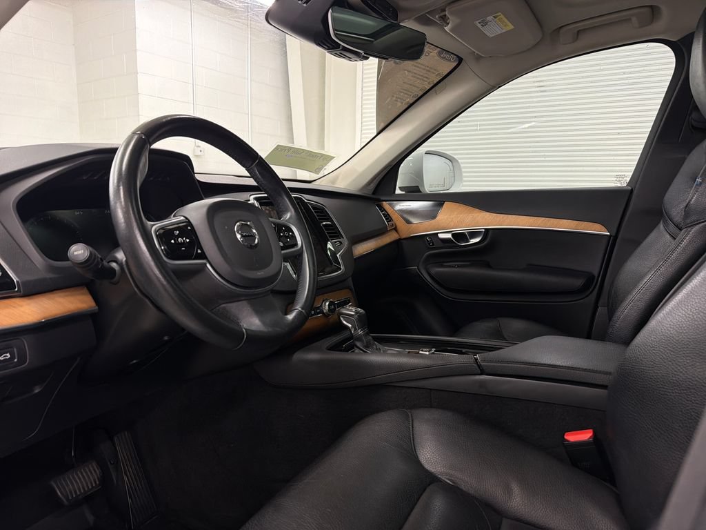 Used 2022 Volvo XC90 T6 Momentum w/ Advanced Package AWD/4WD image 5