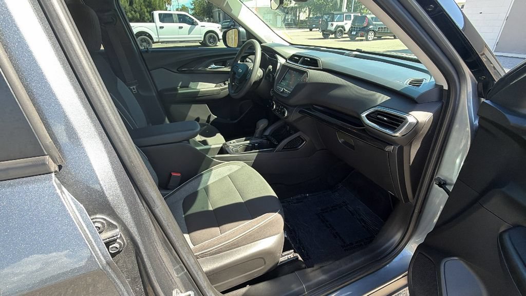 Used 2022 Chevrolet TrailBlazer LT FWD image 26
