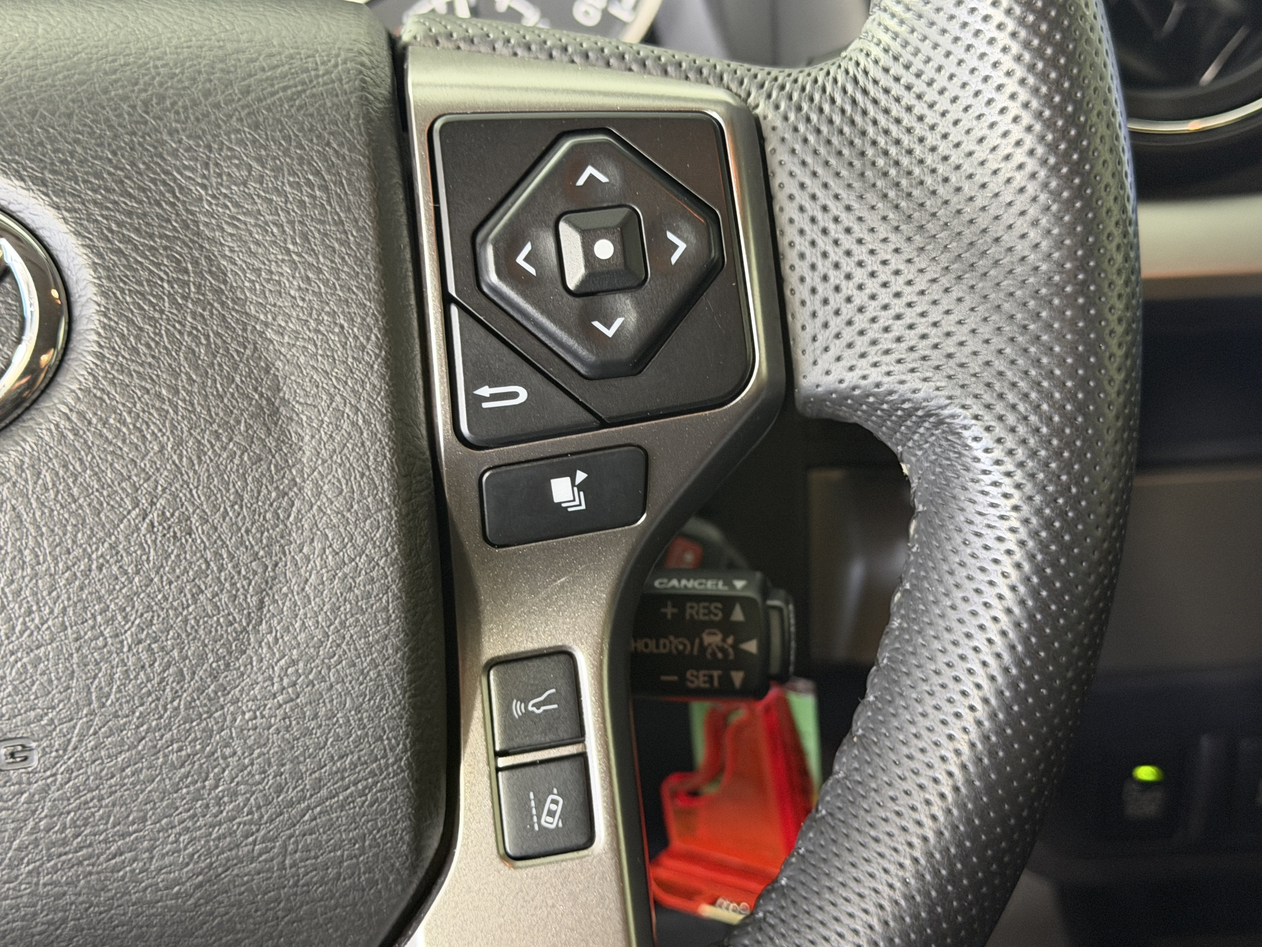 Used 2022 Toyota Tacoma SR5 w/ Technology Package RWD image 31