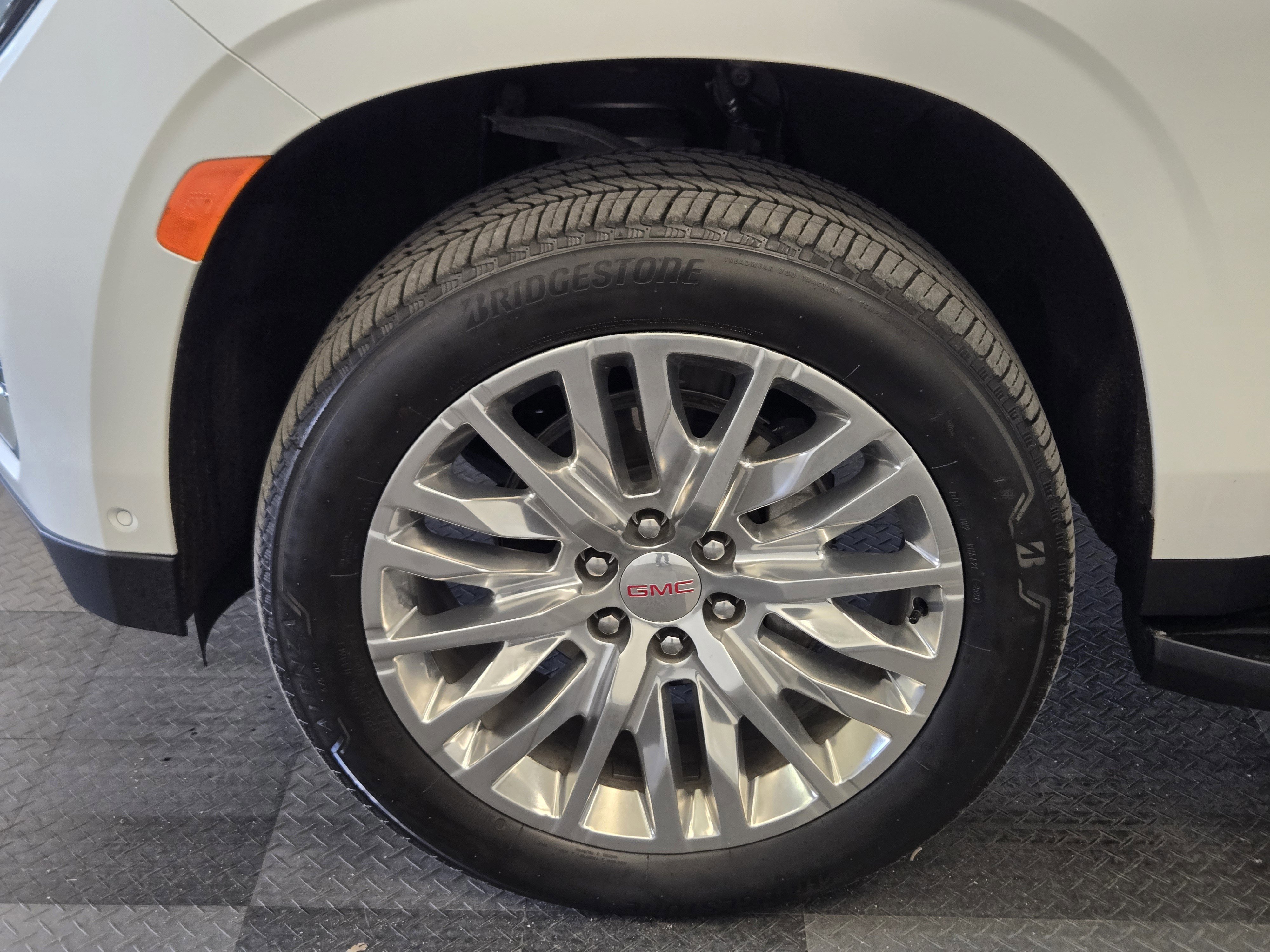 Used 2023 GMC Yukon XL Denali w/ Advanced Technology Package image 10