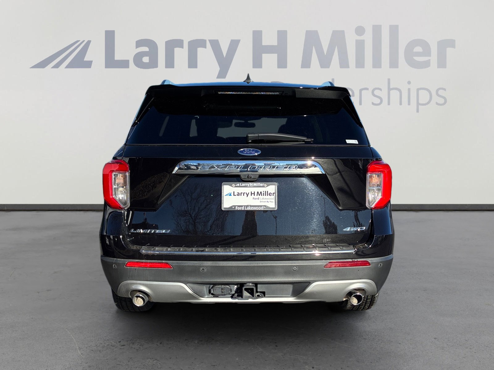 Certified 2023 Ford Explorer Limited w/ Limited Technology Package image 4