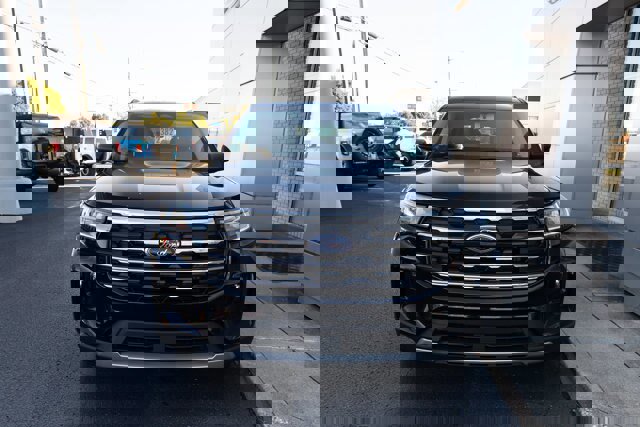 Certified 2025 Ford Explorer Active w/ Active Comfort Package image 6