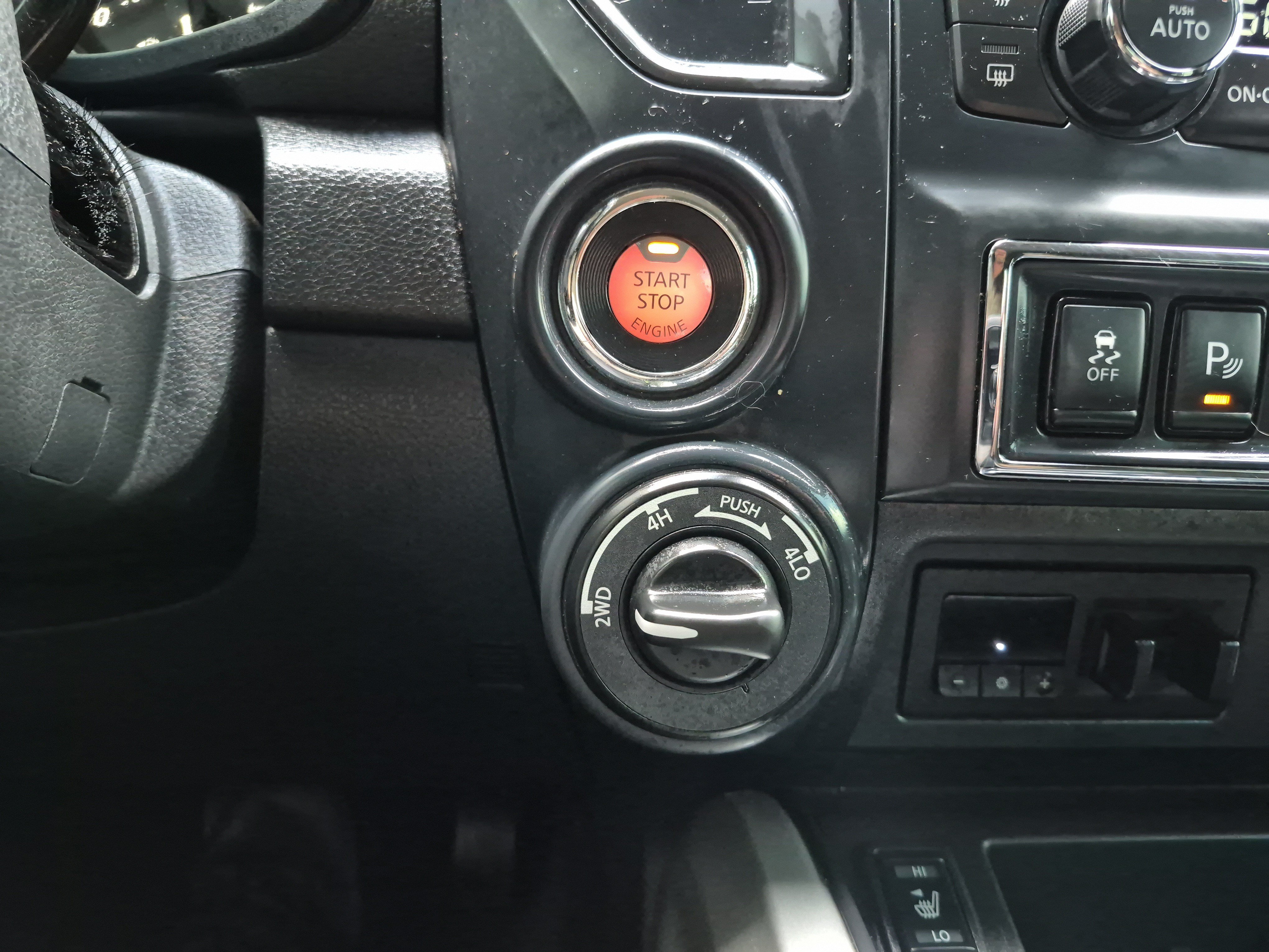 Used 2023 Nissan Titan SV w/ SV Convenience Package AWD/4WD image 33