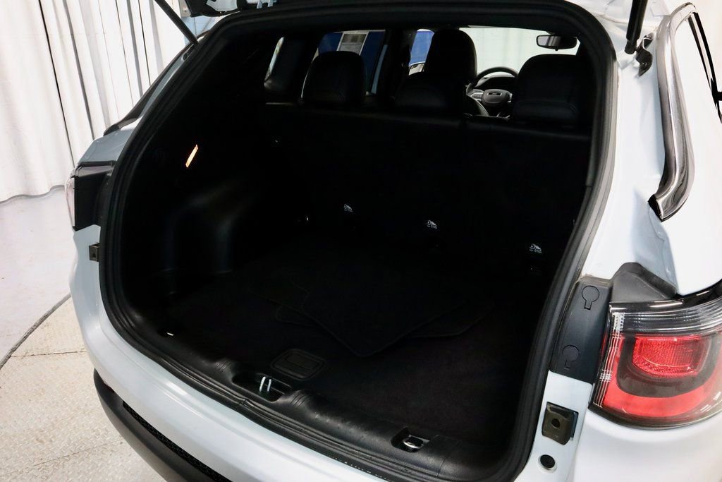 Used 2025 Jeep Compass Latitude image 14