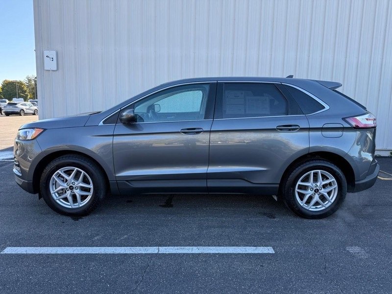 Certified 2024 Ford Edge SEL w/ Convenience Package image 2