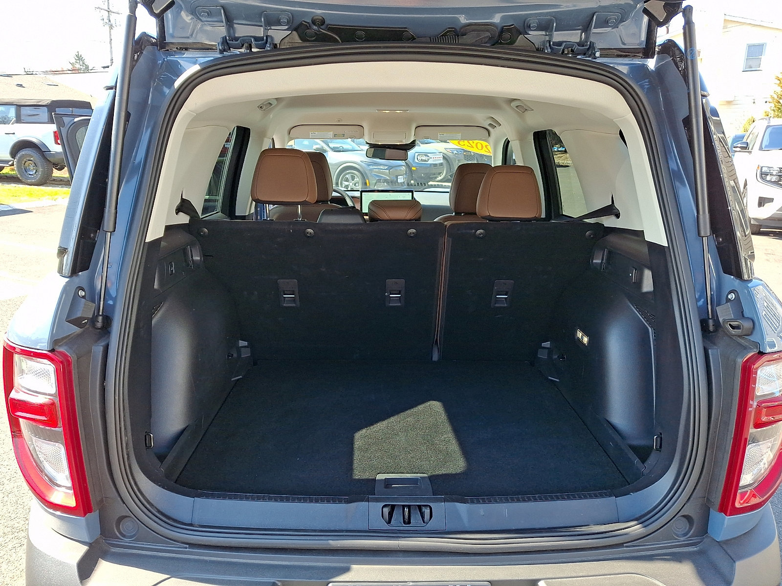 Certified 2025 Ford Bronco Sport Outer Banks w/ Outer Banks Tech Package+ AWD/4WD image 29