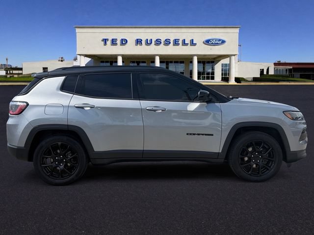 Used 2022 Jeep Compass Latitude w/ Convenience Group FWD image 4