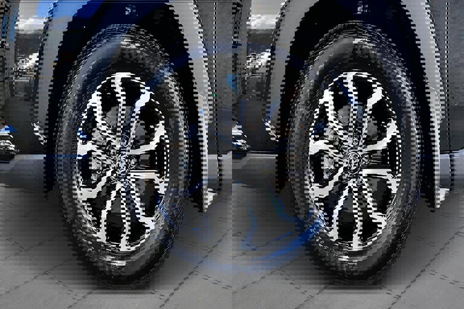 Used 2024 Toyota Corolla Cross SE image 12