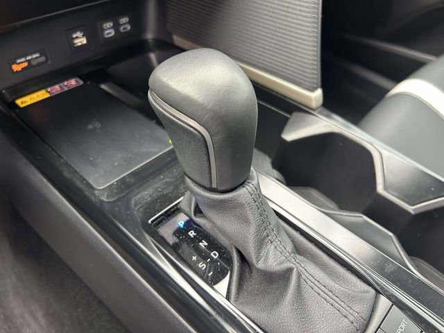 Used 2025 Toyota Camry SE w/ Convenience Package image 28