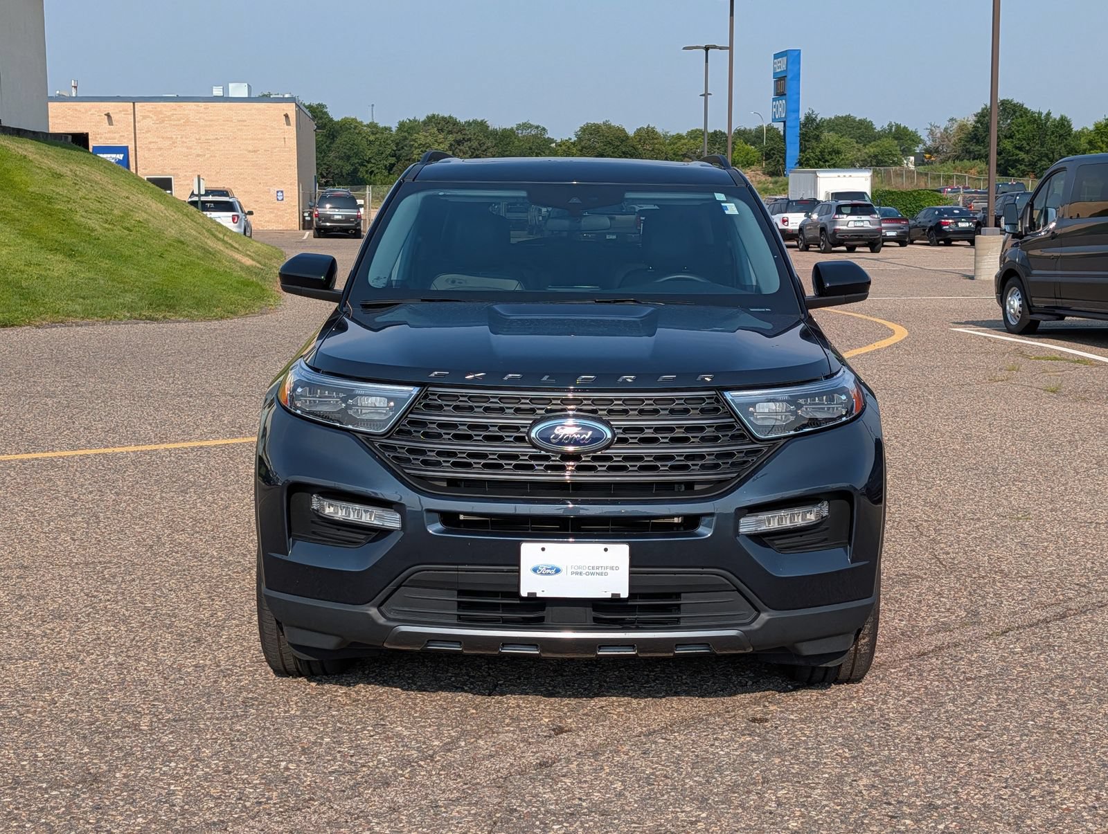 Used 2023 Jeep Compass Latitude w/ Sun and Sound Group AWD/4WD image 2