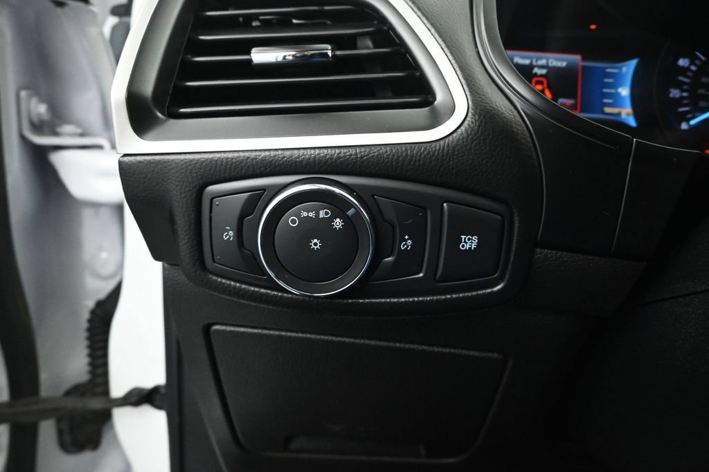 Certified 2022 Ford Edge SE w/ Black Appearance Package AWD/4WD image 12