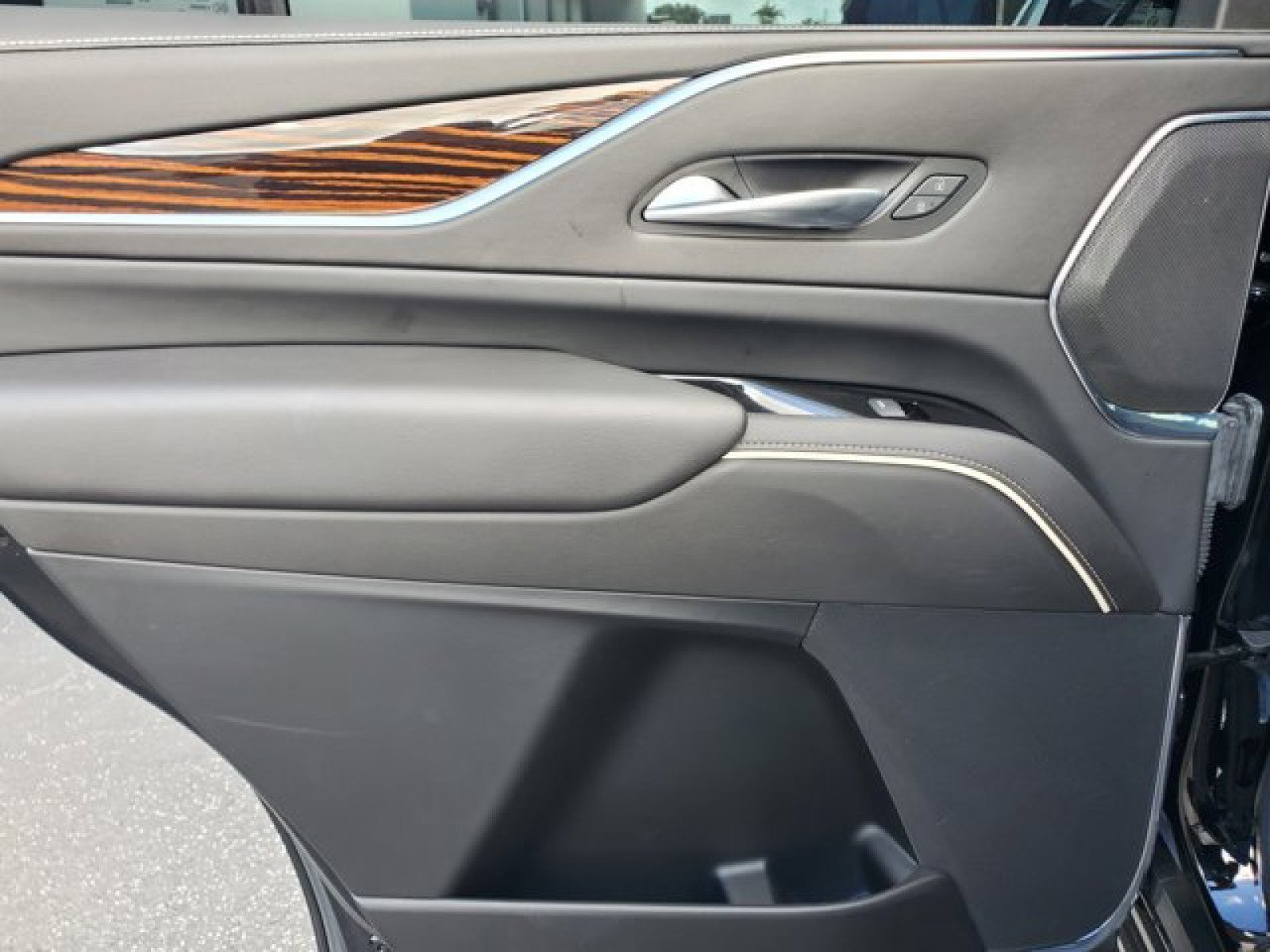 Used 2022 Cadillac Escalade Luxury image 31