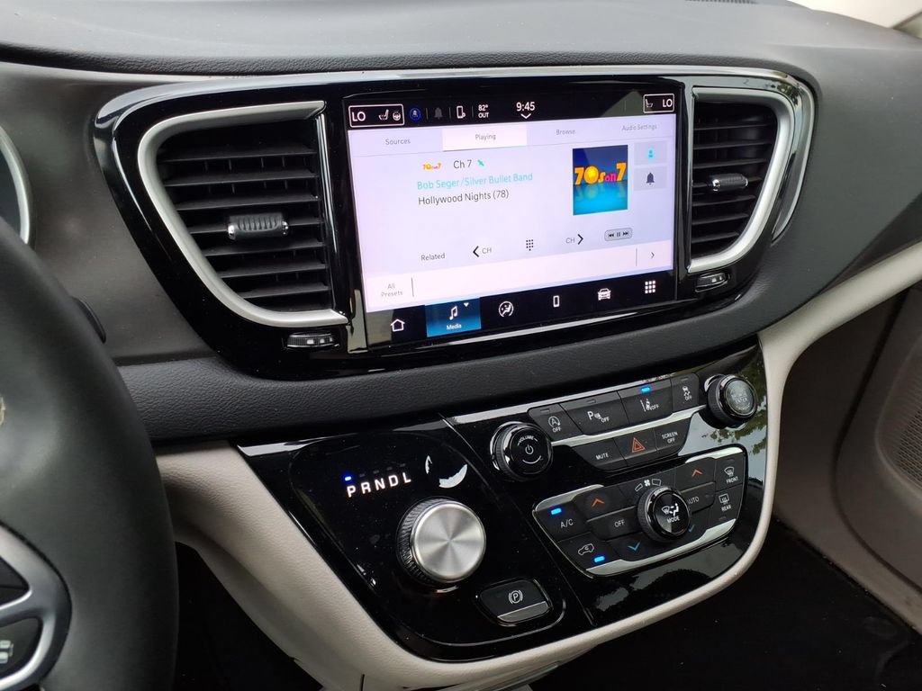 Used 2024 Chrysler Pacifica Touring-L FWD image 25