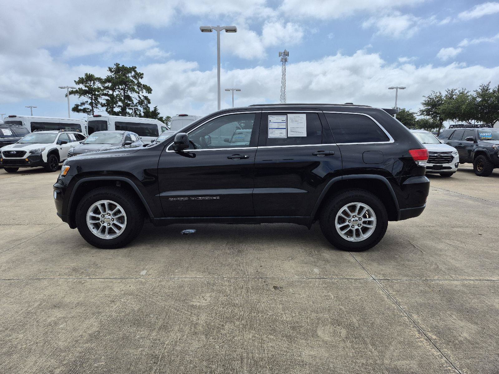Used 2019 Jeep Grand Cherokee Laredo AWD/4WD image 14