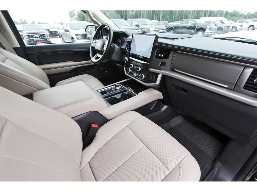 Certified 2024 Ford Expedition XLT RWD image 30