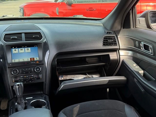Certified 2018 Ford Explorer XLT w/ XLT Appearance Package AWD/4WD image 32