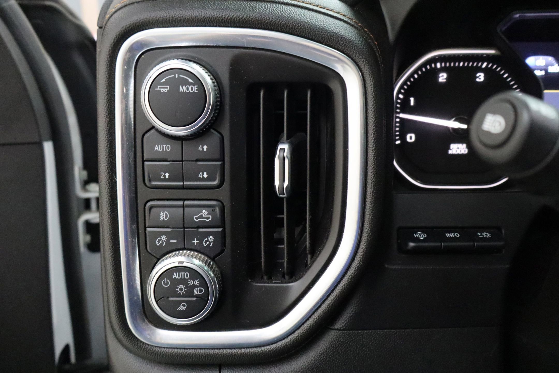 Used 2021 GMC Sierra 2500 AT4 w/ AT4 Premium Plus Package image 14