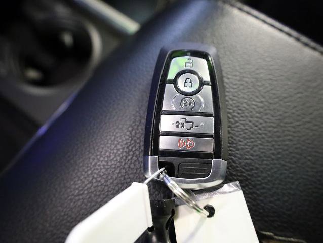 Certified 2022 Ford F250 Lariat w/ Black Appearance Package image 33