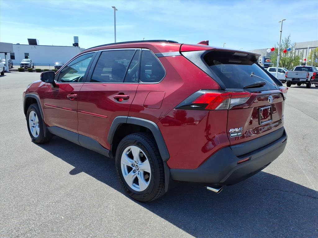 Used 2021 Toyota RAV4 XLE w/ Convenience Package image 3