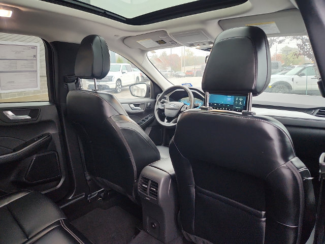Certified 2025 Ford Escape Platinum AWD/4WD image 28