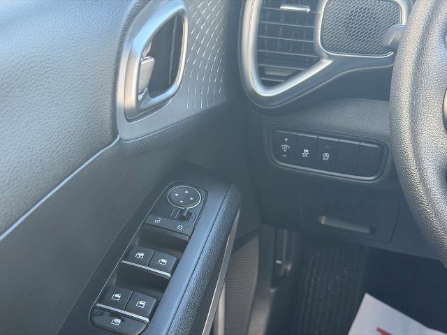 Used 2023 Kia Soul LX w/ LX Technology Package image 19