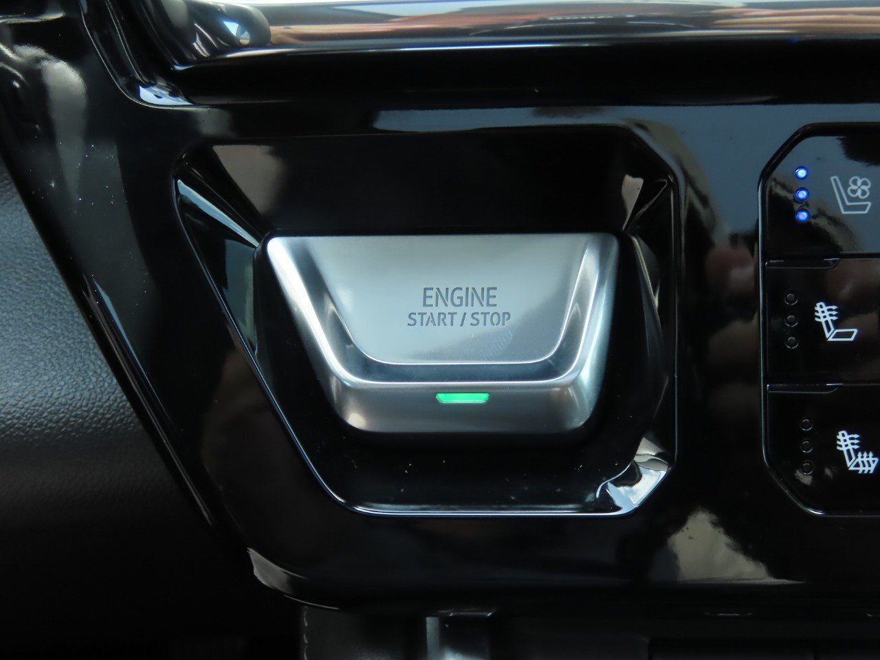 Used 2025 GMC Sierra 1500 Denali w/ Denali Reserve Package AWD/4WD image 27