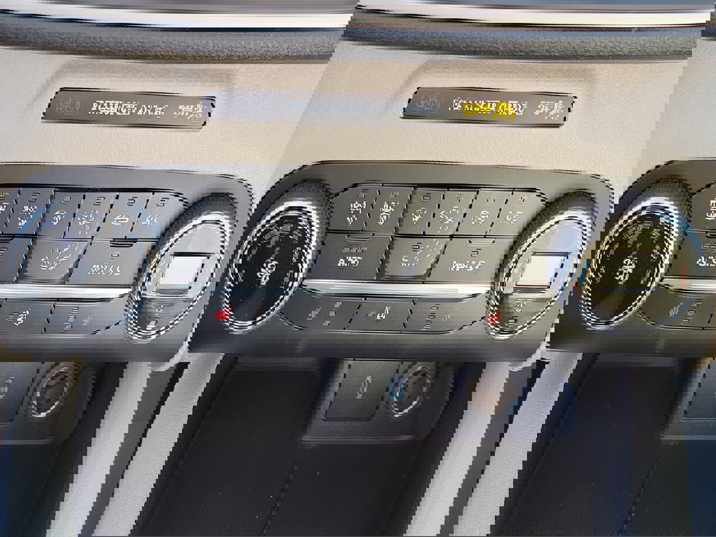 Certified 2020 Ford Escape SEL image 31