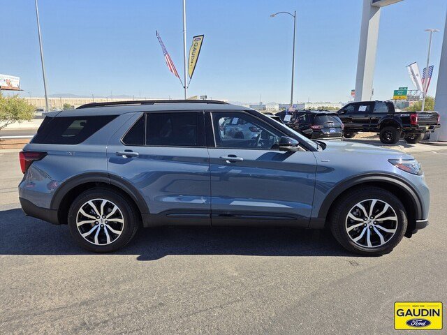 Certified 2025 Ford Explorer ST-Line w/ Premium Package RWD image 8