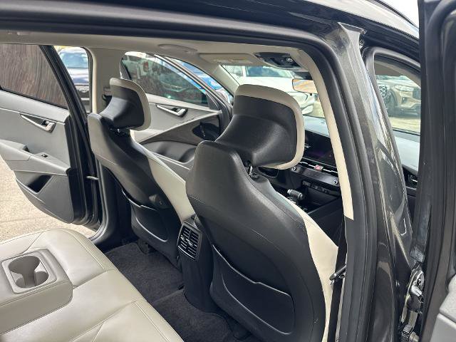 Used 2023 Kia Niro EX Touring FWD image 24