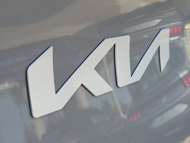 Used 2025 Kia Sportage SX image 11