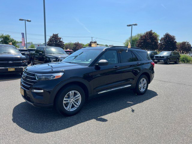 Certified 2021 Ford Explorer XLT w/ Equipment Group 202A AWD/4WD image 3