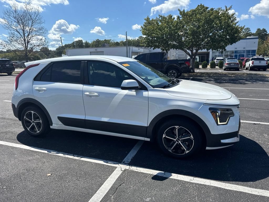 Used 2023 Kia Niro LX FWD image 4
