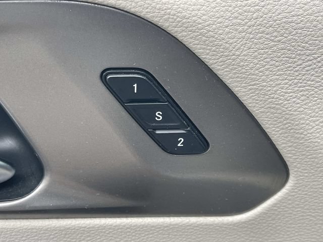 Used 2020 Chrysler Pacifica Touring-L FWD image 31