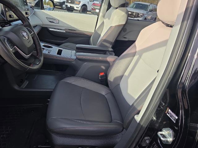 Used 2024 Toyota Sienna XSE AWD/4WD image 33