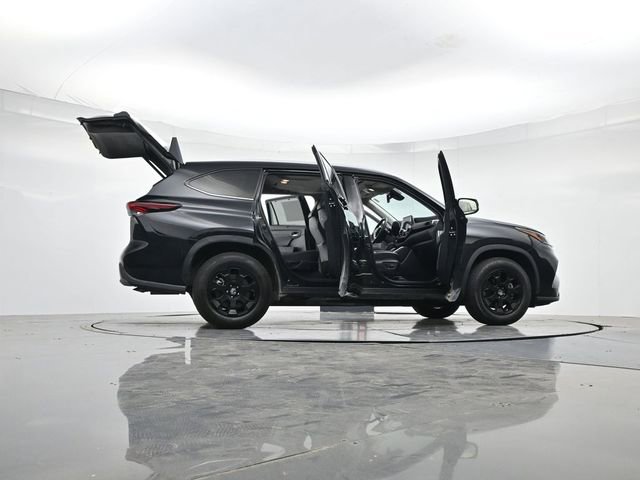 Used 2024 Toyota Highlander XLE FWD image 53