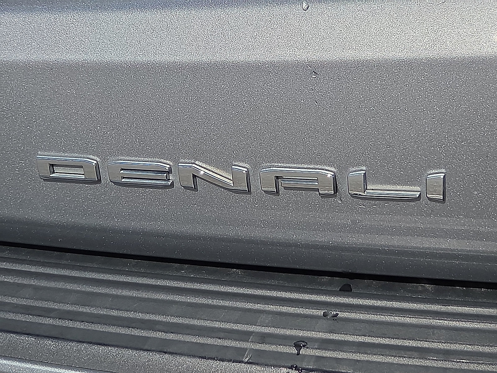 Used 2023 GMC Yukon Denali AWD/4WD image 9