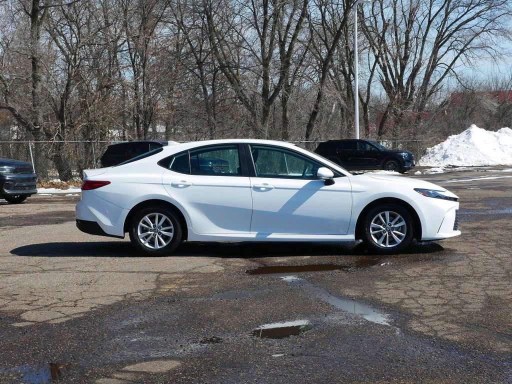 Used 2025 Toyota Camry LE image 2