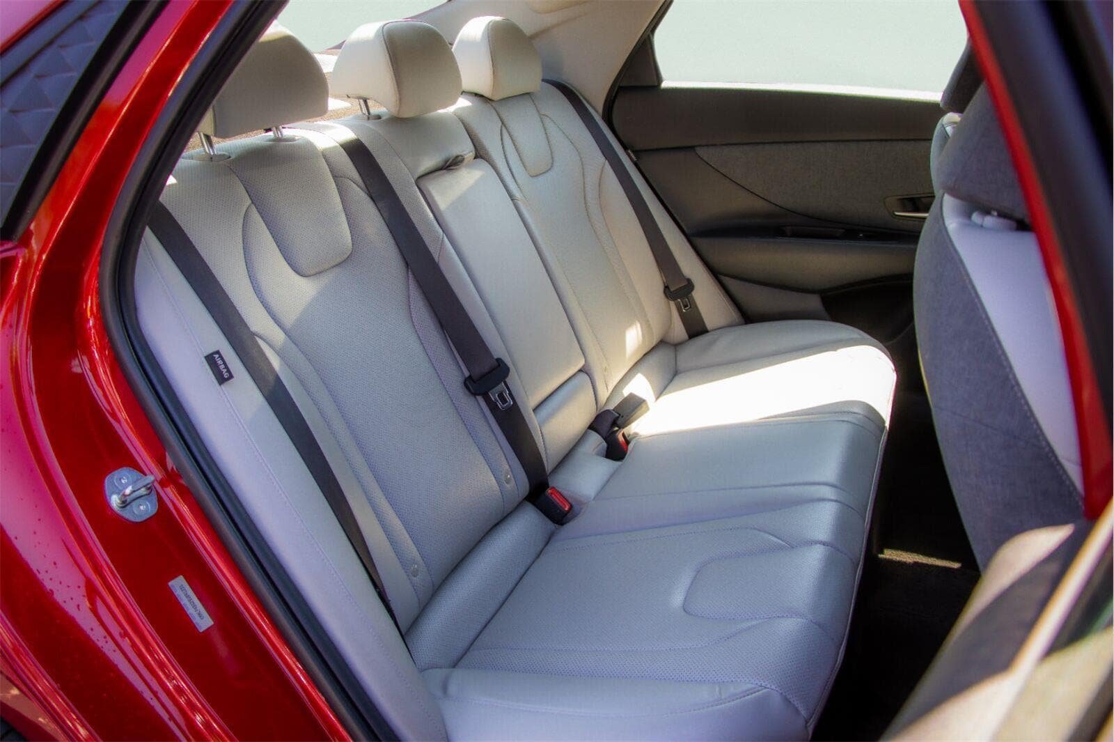 Used 2025 Hyundai Elantra Limited FWD image 9