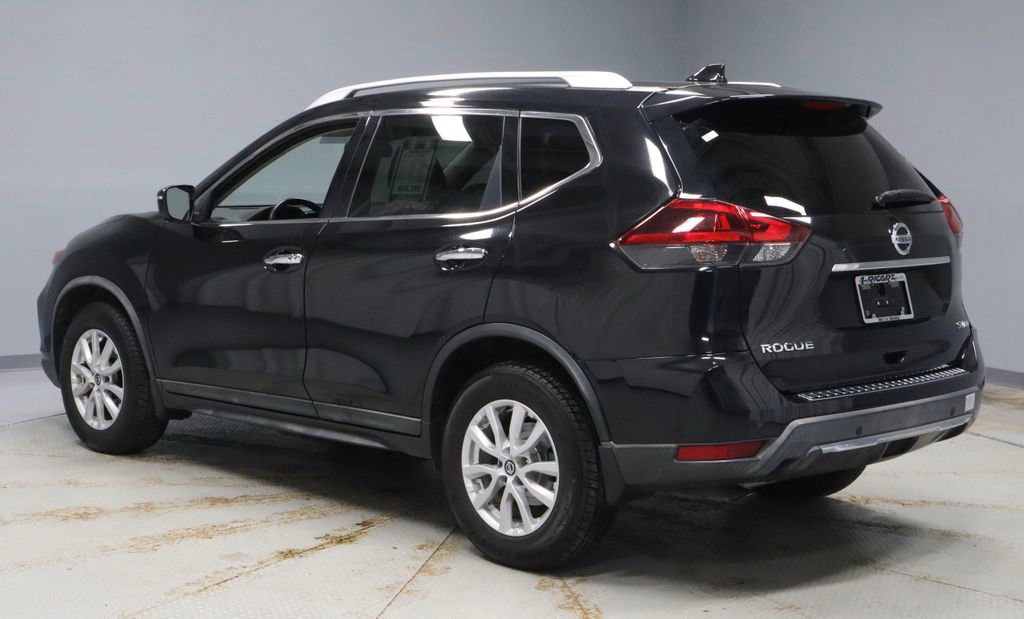 Used 2019 Nissan Rogue SV image 3