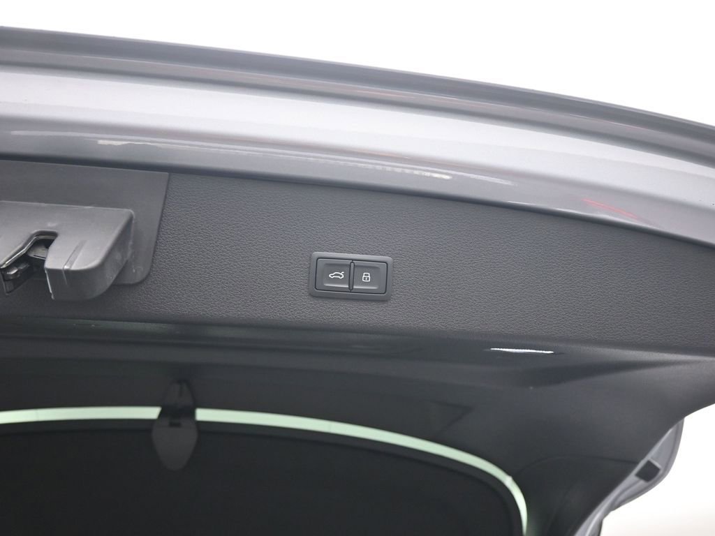 Used 2022 Audi e-tron Premium Plus image 24