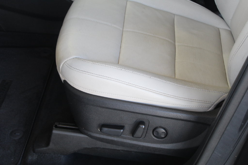 Used 2023 Kia Telluride EX w/ EX Captain's Chair Package FWD image 28