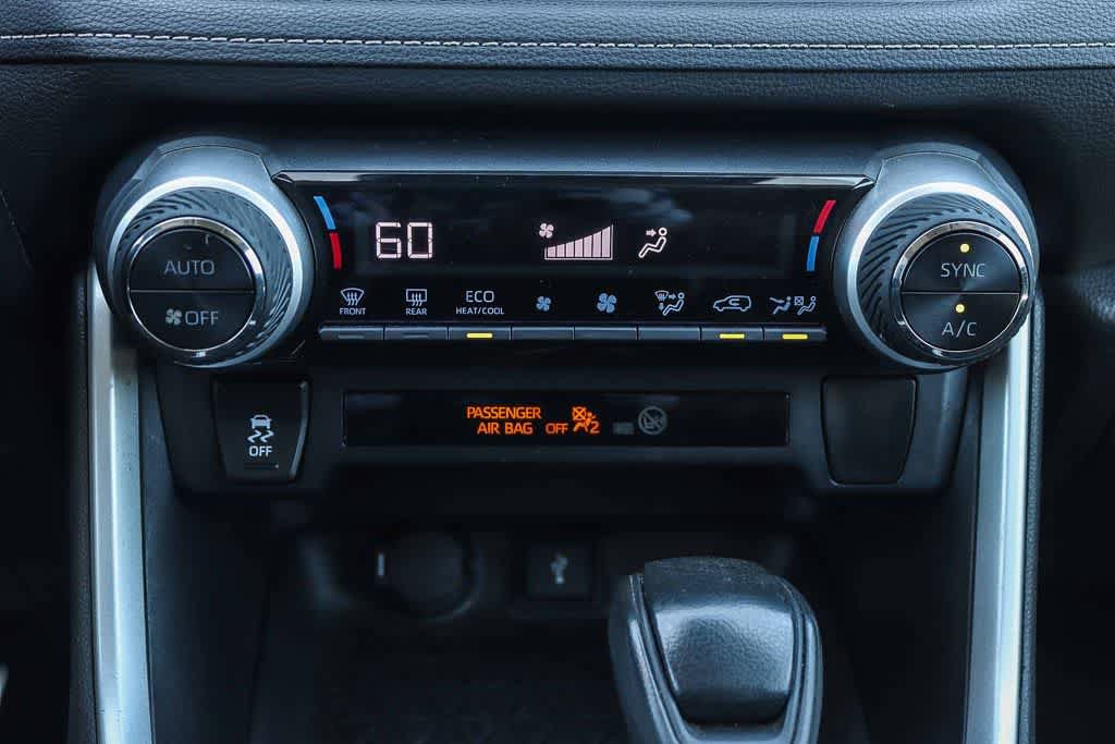 Used 2020 Toyota RAV4 LE w/ All Weather Liner Package AWD/4WD image 13