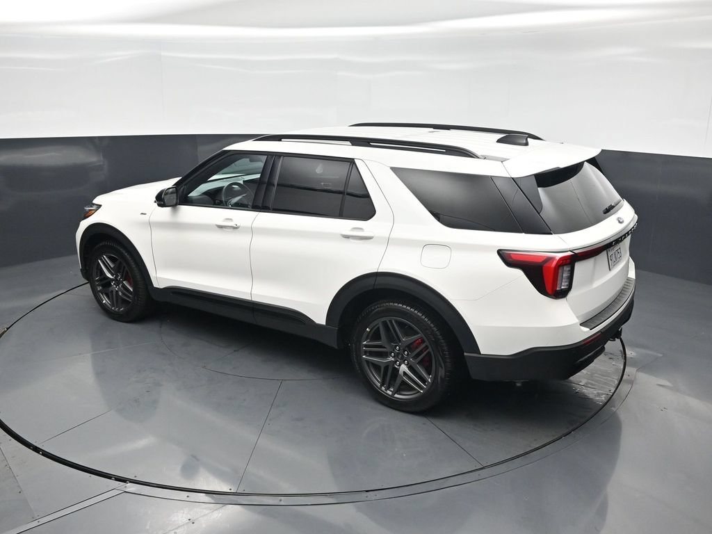 Certified 2025 Ford Explorer ST-Line w/ ST-Line Street Pack AWD/4WD image 39