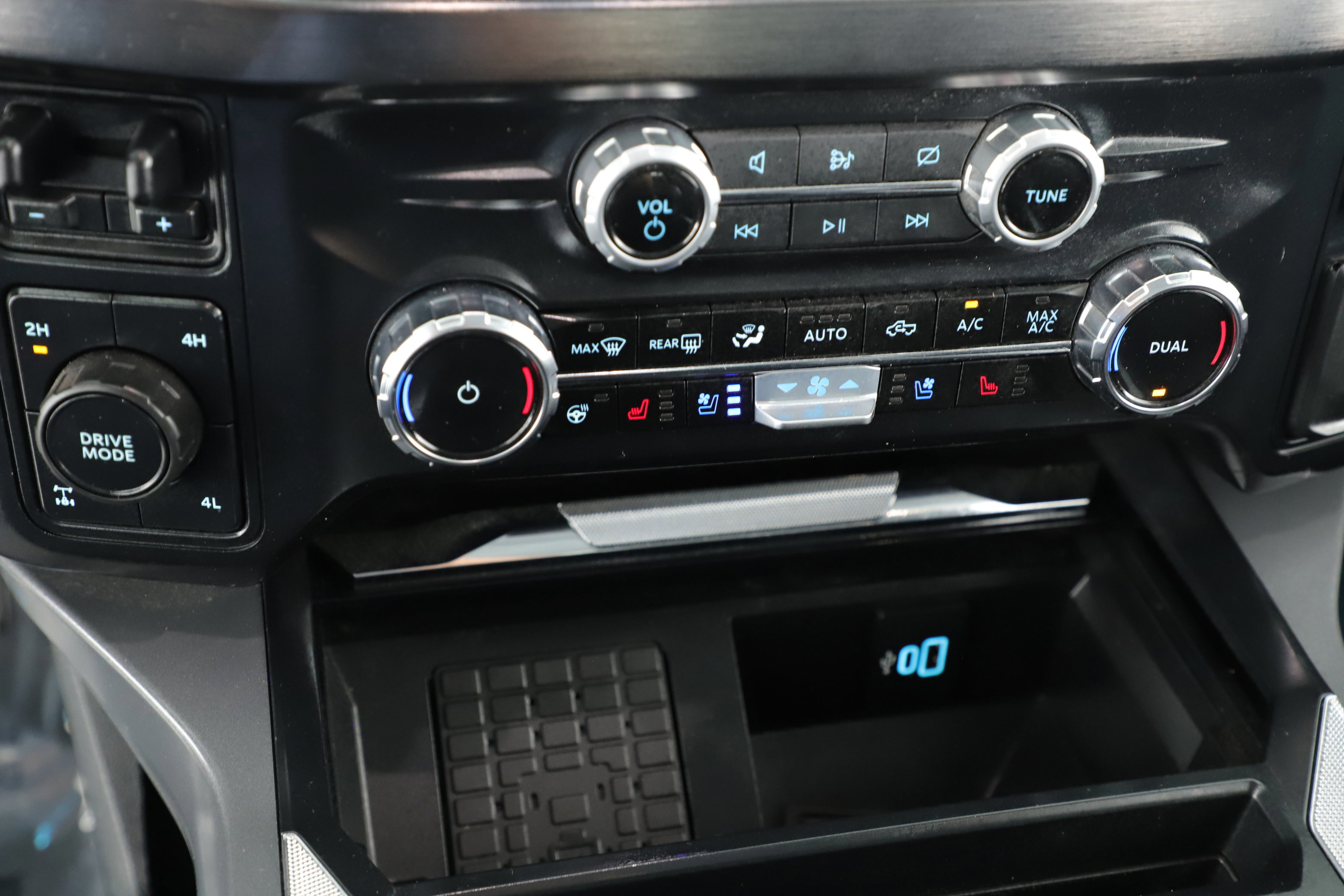 Certified 2024 Ford F350 Lariat w/ Lariat Ultimate Package image 14