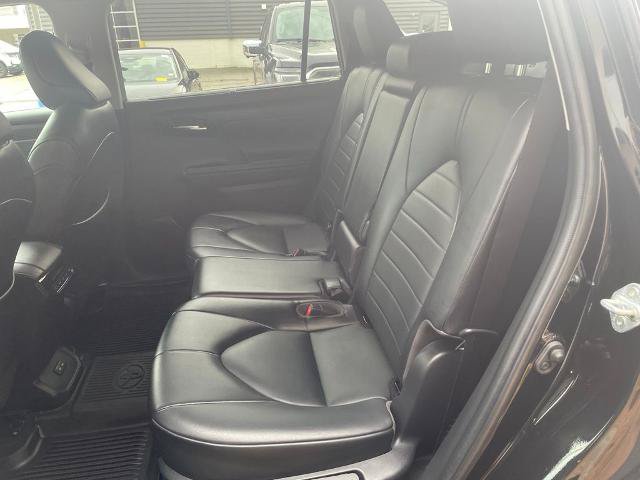 Used 2022 Toyota Highlander XLE AWD/4WD image 29