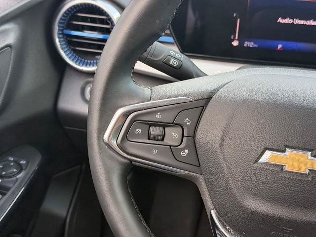 Used 2025 Chevrolet Trax LT w/ LT Convenience Package FWD image 16