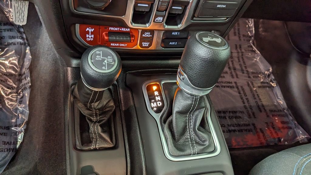 Used 2025 Jeep Wrangler Unlimited Rubicon 4xe w/ Convenience Group AWD/4WD image 31